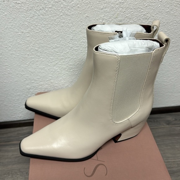Franco Sarto Vianca Ankle Bootie - Picture 6 of 8
